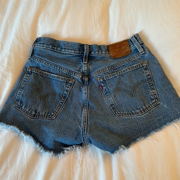 Levi’s 501 Shorts Size 26 - Picture 2 of 5